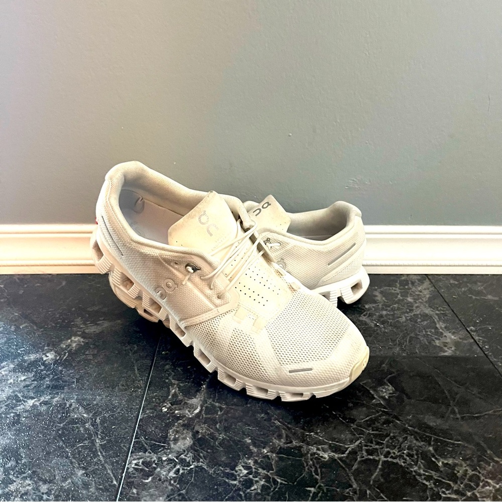 ON Cloud 5 size 10 GUC all-white